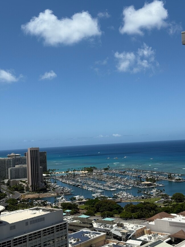 Building Photo - 1388 Kapiolani Blvd