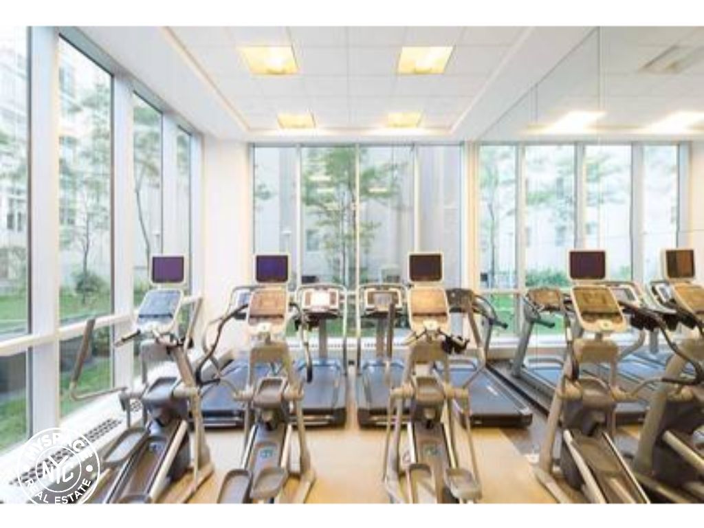 Foto principal - 229 W 60th St