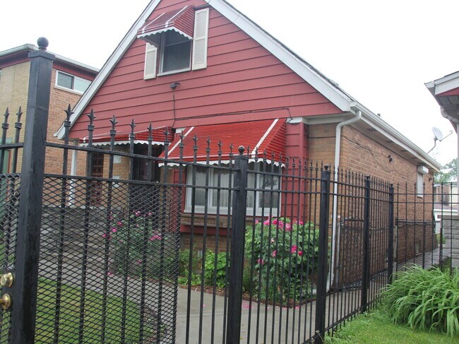 Foto del edificio - 8347 S State St