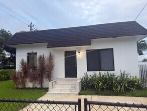 Building Photo - 1800 NW 18th Terrace