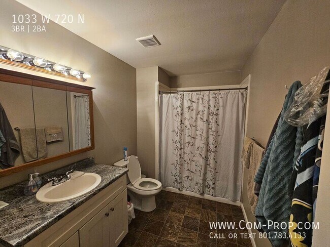 Building Photo - 1033 W 720 N