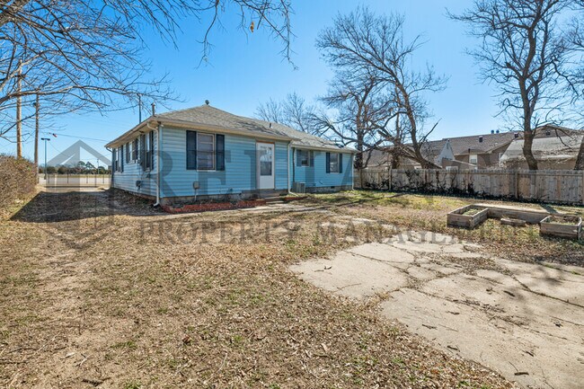 Foto del edificio - 2225 N Chautauqua St