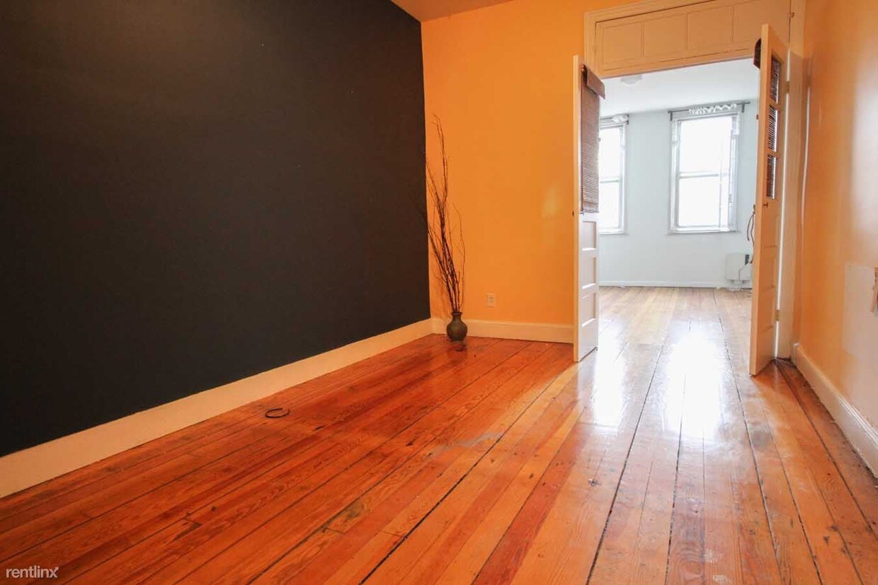 Primary Photo - 955 Metropolitan Ave