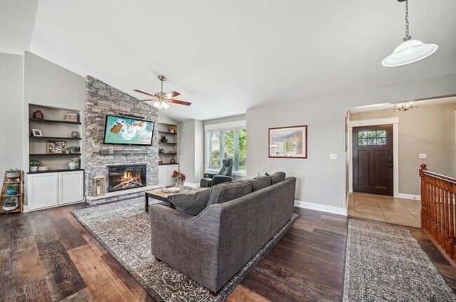 Building Photo - 725 Meyer Cir