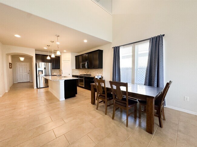 Foto del edificio - 5334 Silver Ledge Dr