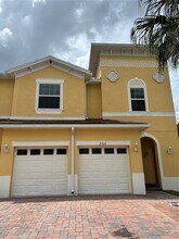 Building Photo - 2060 Royal Vista Ct
