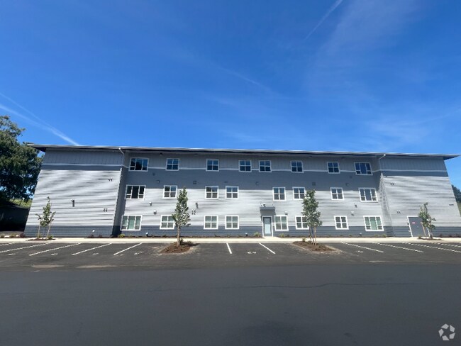 Building Photo - 5600 NE 34th St