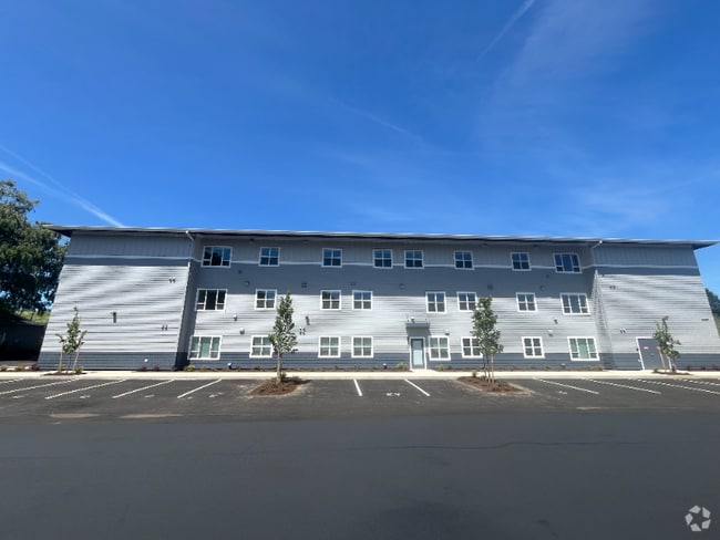 Building Photo - 5600 NE 34th St