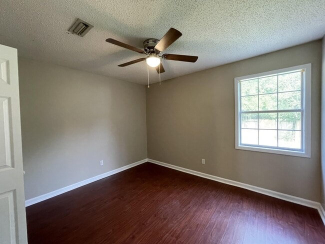 Building Photo - 102 Radford Cir