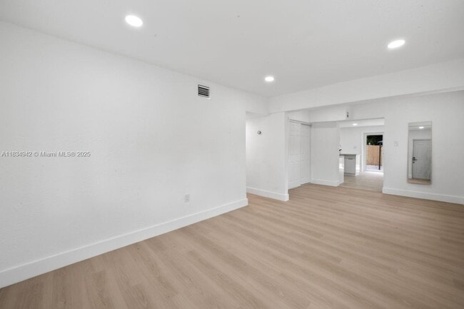 Foto del edificio - 716 Burlington St