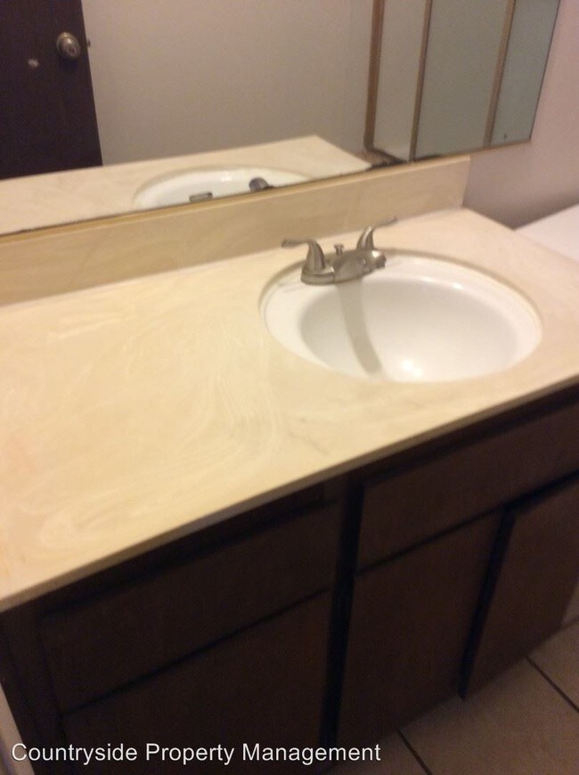 Building Photo - 8934-8936 Valleyoak Dr