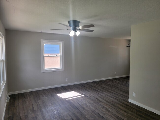 Building Photo - 1208 Watrous Ave