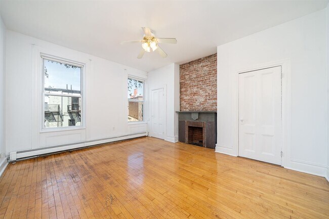Foto del edificio - 1024 Washington St