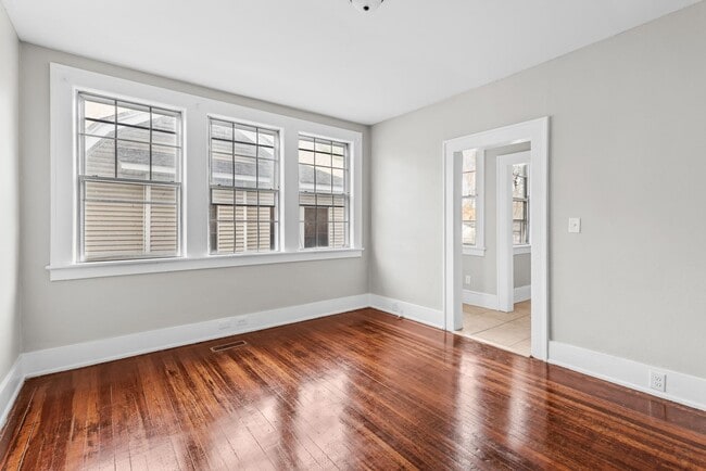 Building Photo - 516 43rd St