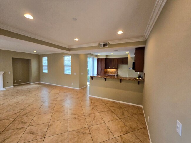 Building Photo - Columbus Square: 3 Bedroom 2.5 Bath Attached Townhome,