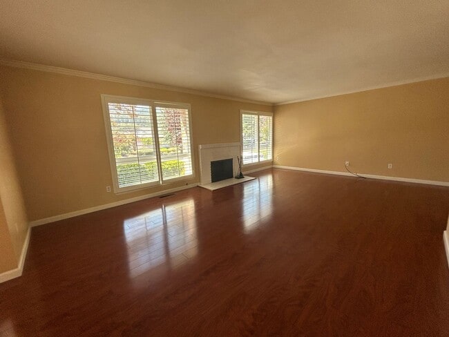 Building Photo - 245 Mockingbird Cir