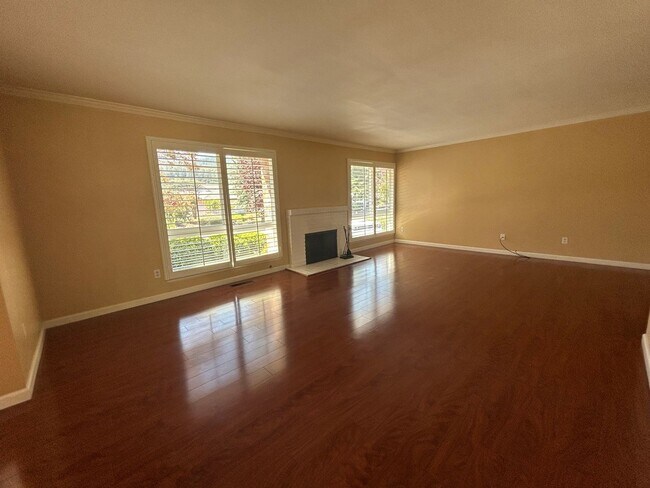 Foto del edificio - 245 Mockingbird Cir