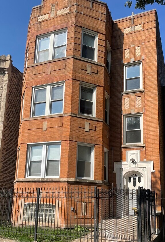 Primary Photo - 6046 S RHODES Ave