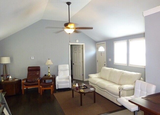Foto del edificio - 436 W 42nd Pl