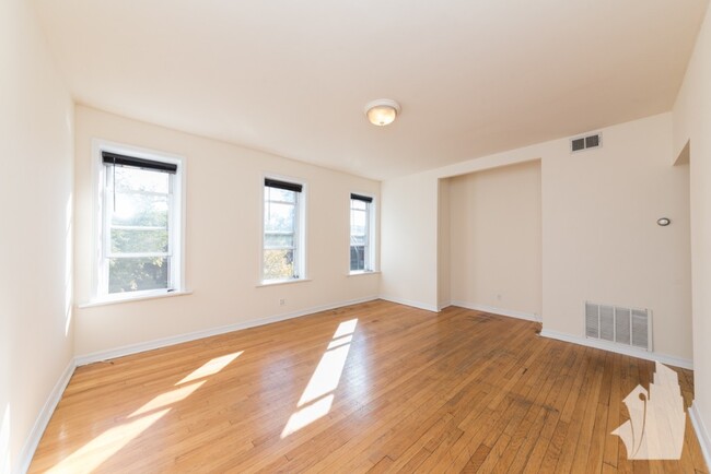 Building Photo - 3000 N Whipple St