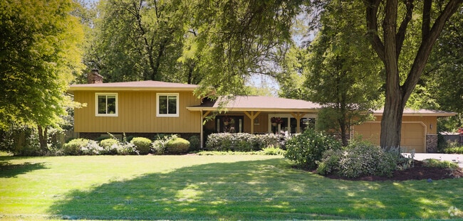 Building Photo - 28W461 Juanita Dr