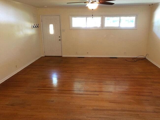 Building Photo - Move-In Ready!! 4 Bed, 2 Bath - LAWN CARE ...