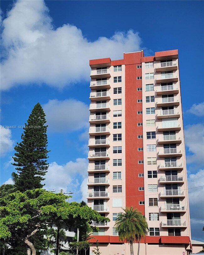 Building Photo - 3161 S Ocean Dr