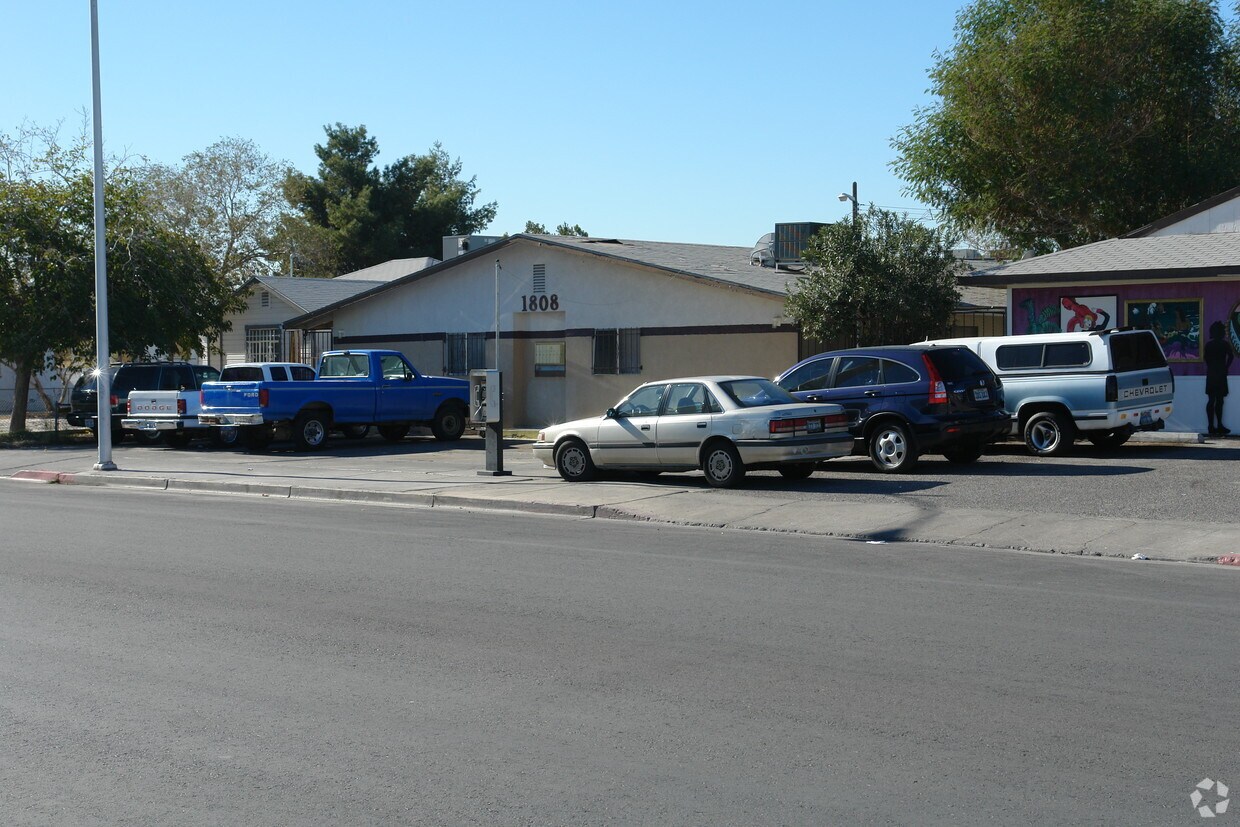 Primary Photo - 1808 Fairfield Ave