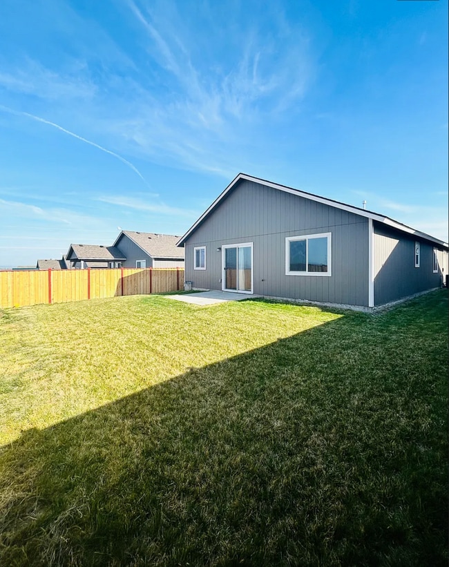 Building Photo - 395 Costanza Ave