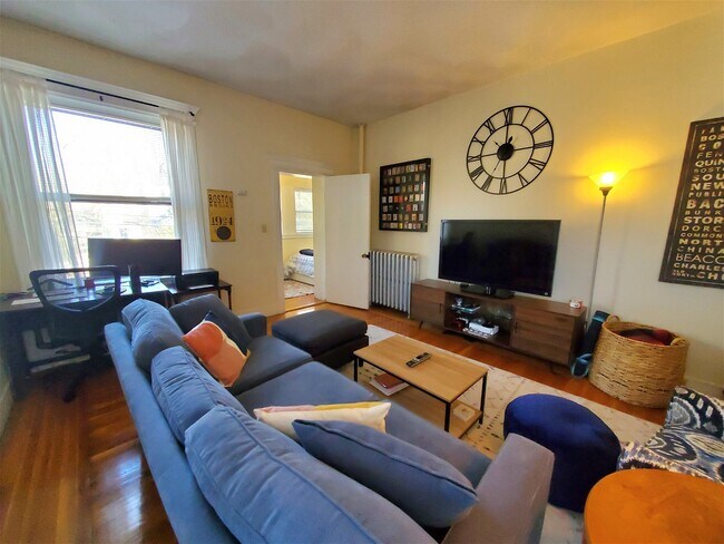 Building Photo - 1694 Beacon Street Apt #3, Brookline, MA 0...