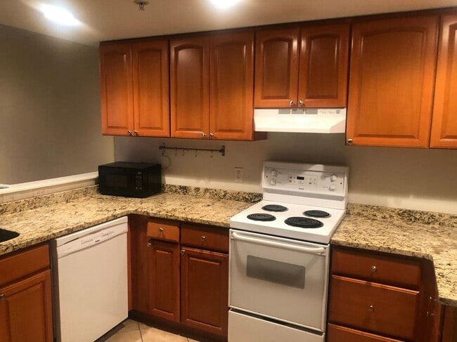 Building Photo - 735 Walnut St