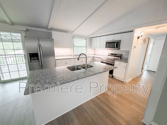 Foto del edificio - 5803 N Highland Ave