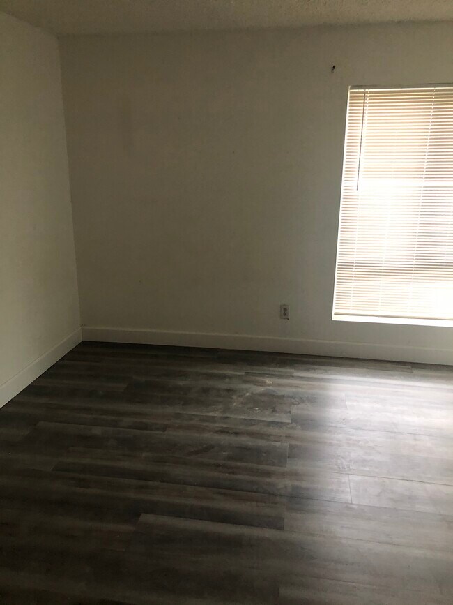 Building Photo - 15424 La Mirada Blvd