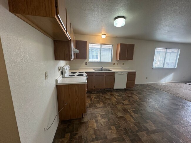 Foto del edificio - 2 Bedroom Unit for Rent