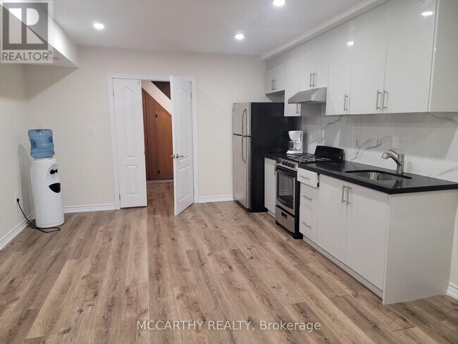 Photo du bâtiment - 6196 County 9 Rd