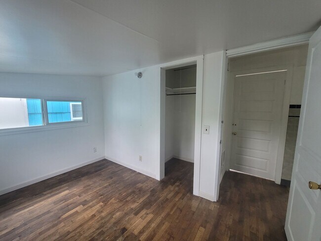 Building Photo - 01146