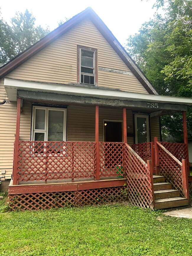 Building Photo - 785 E Cantrell St