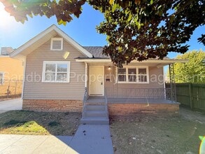 Building Photo - 832 N Columbia Ave