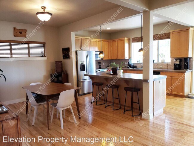 Building Photo - 3 br, 2 bath House - 3141 NE Monte Vista Ln