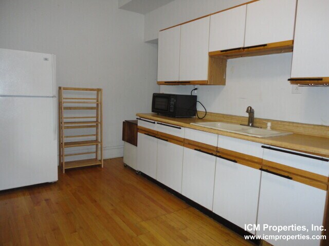 Primary Photo - 2600 N Racine Ave