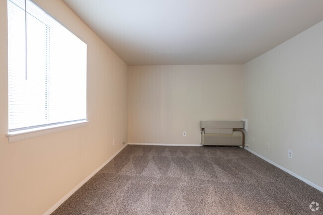 2BR, 1BA - 798SF - Birches