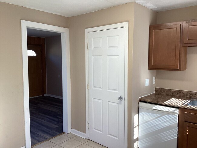 Foto del edificio - 4106 Jewell Ave 2BR/1BA (Middletown)