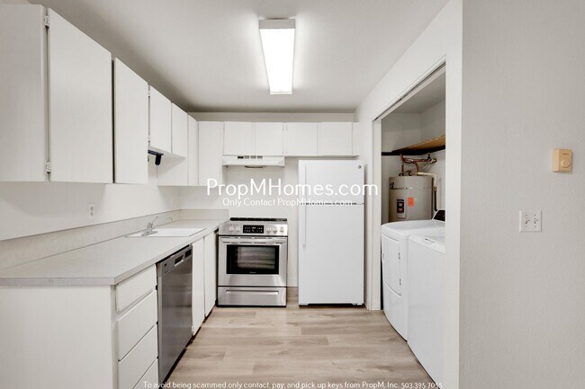 Foto del edificio - Two Bedroom Townhome in Montavilla!