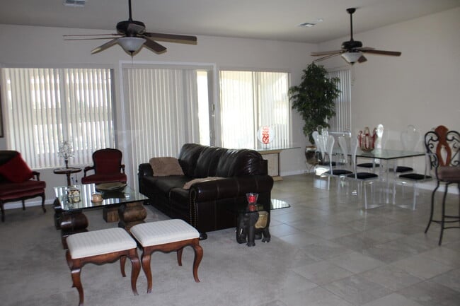 Building Photo - 40433 Corte San Carlos