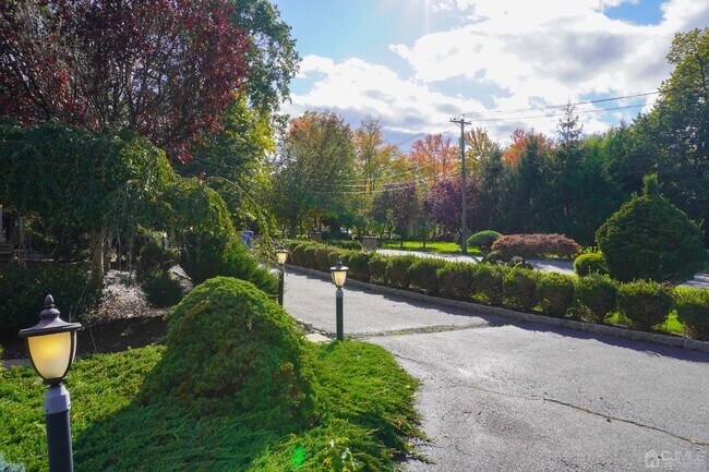 Foto del edificio - 140 Meredith Rd