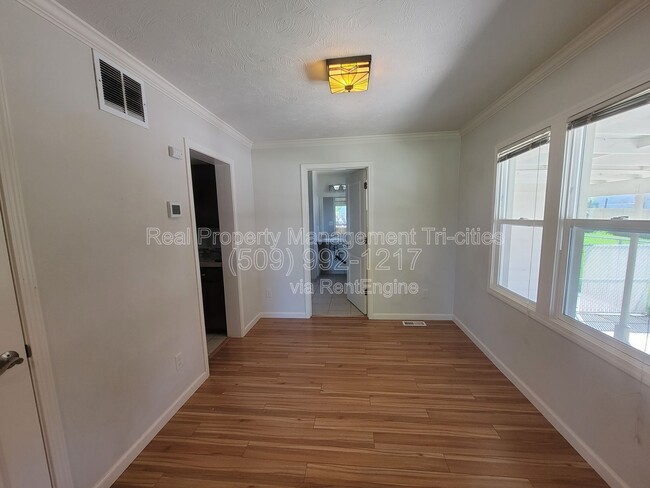 Foto del edificio - 414 Douglass Ave