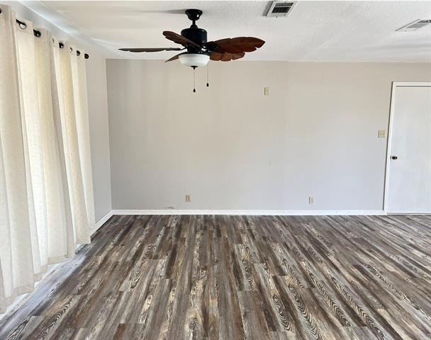 Building Photo - 209 Red Bird Ln