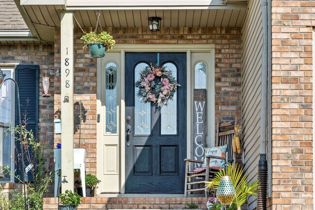 Building Photo - 4 Bedroom Pet Friend Home For Rent Near Do...
