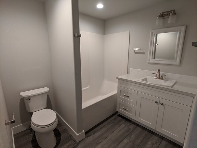 Building Photo - 2 bed 2 bath apartment in the heart of dow...