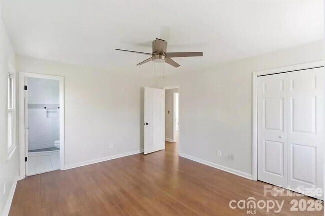 Foto del edificio - 5810 Red Carriage Ln